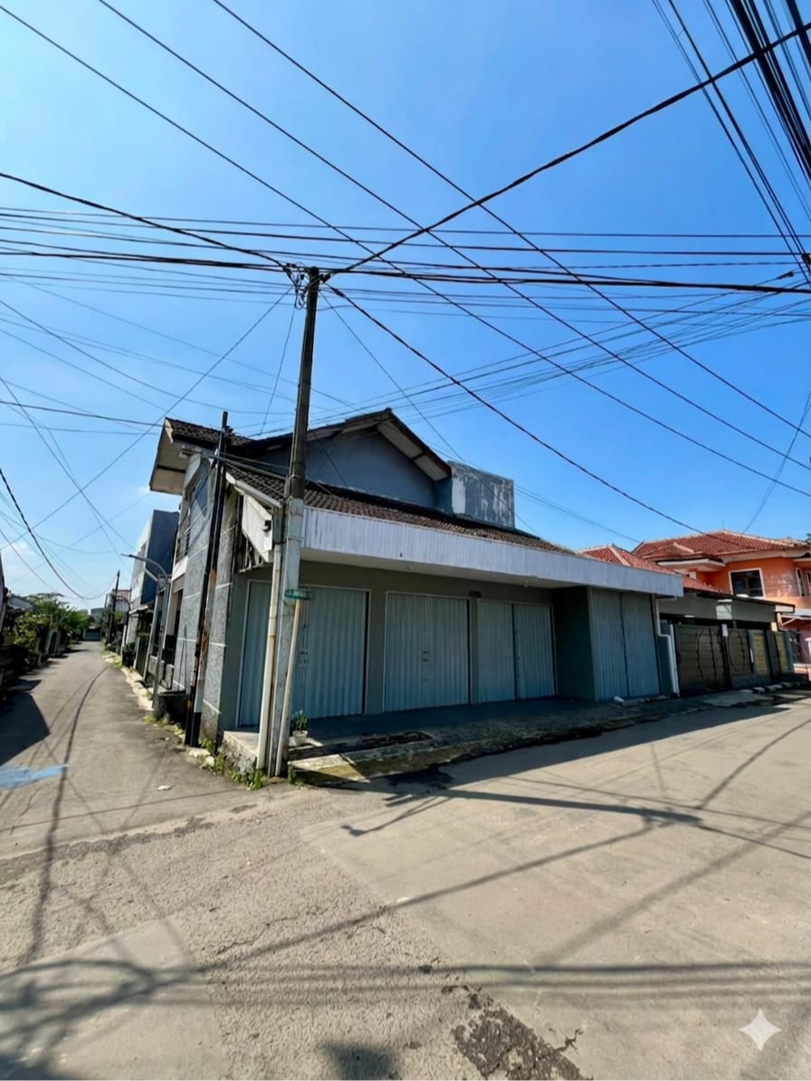 Dijual Rumah tinggal dan Usaha CiPAMOKOLAN