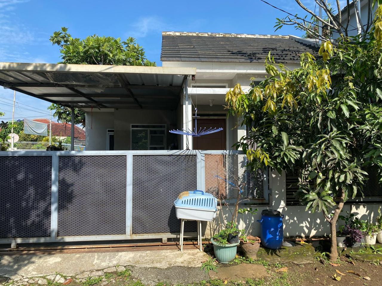 DIJUAL CEPAT! RUMAH Semi Furnish dekat Sport Jabar